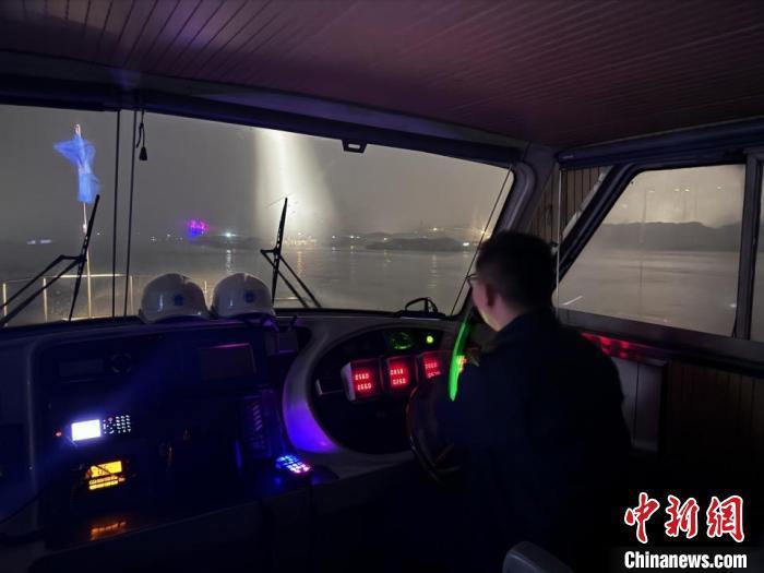 上海闵行海事局对辖区390余艘避雾船舶进行有序疏港