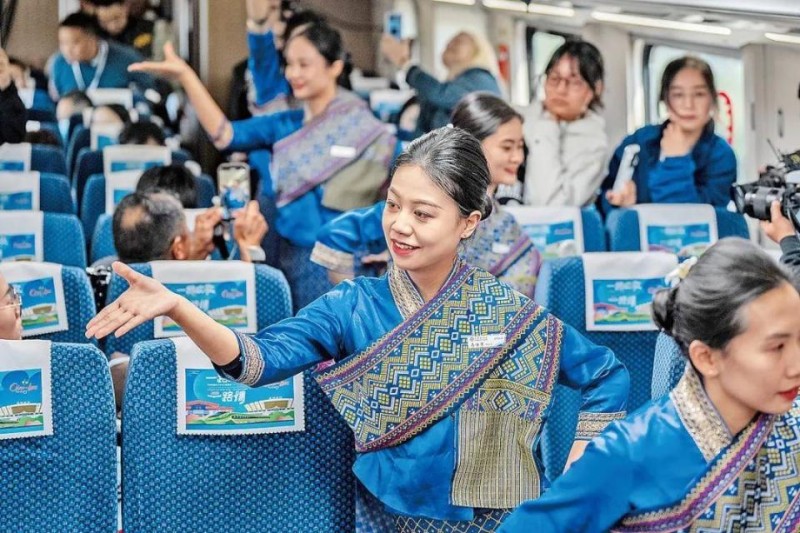 中老铁路跨境游：品尝特色美食，共享一路欢歌