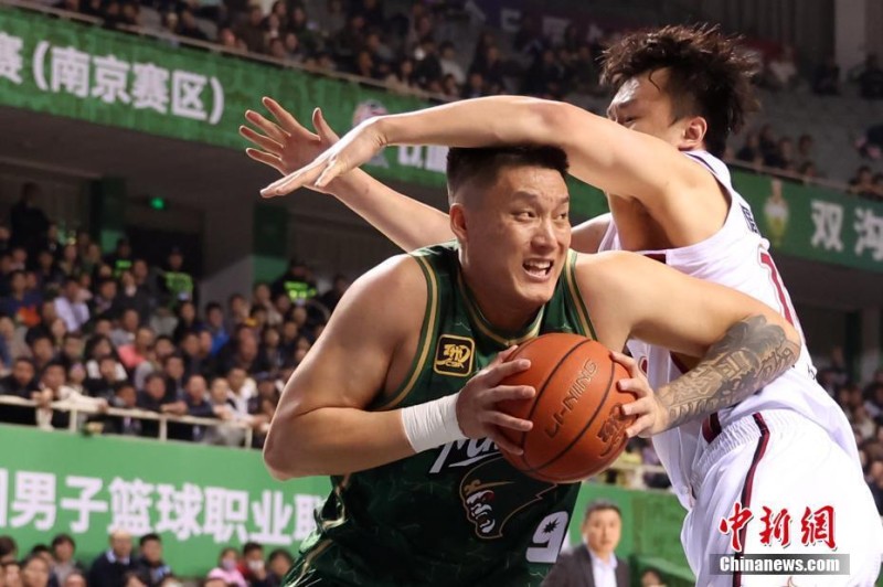 CBA常规赛：南京头排苏酒队主场战胜浙江稠州金租队
