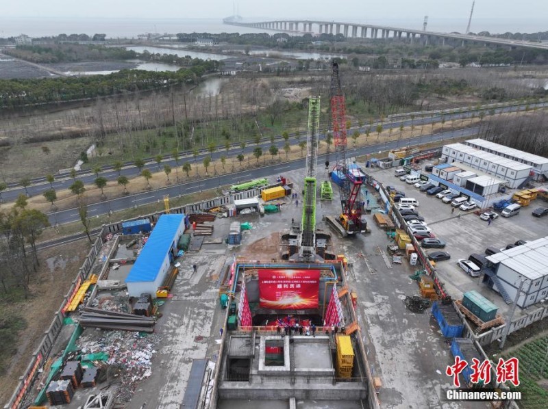 上海首条穿越长江的轨道交通线路实现越江贯通