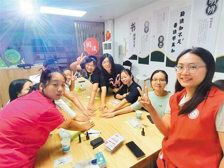 深圳万余名社会工作者扎根社区 六边形战士守护你我他