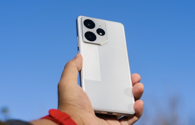 真我提前清仓，天玑9300+7000mAh+512GB，如今低至2125元