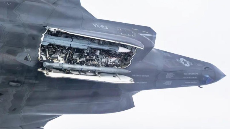 如虎添翼，F-35B成功搭载“流星”远程空空导弹