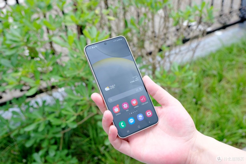 Galaxy AI智能体验 小屏旗舰新选择：三星 Galaxy S24