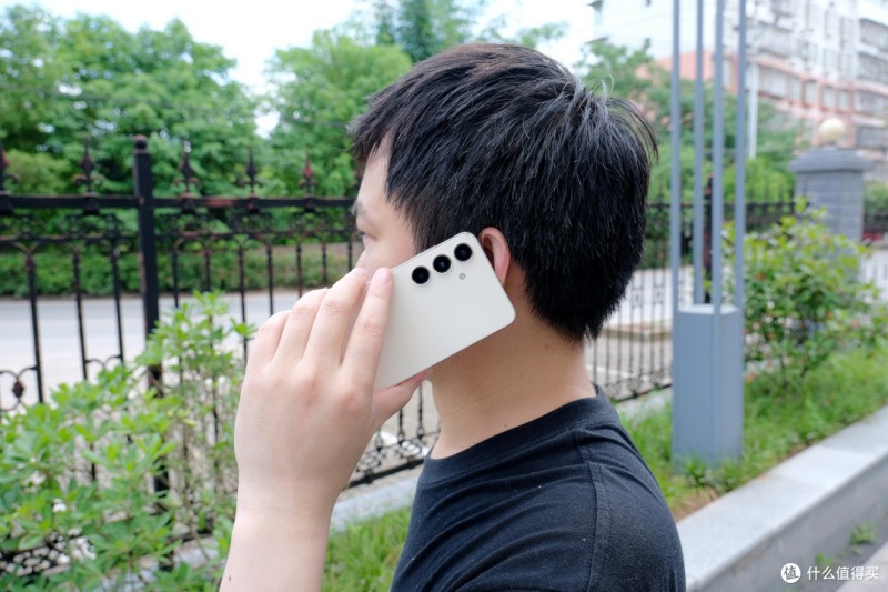 Galaxy AI智能体验 小屏旗舰新选择：三星 Galaxy S24