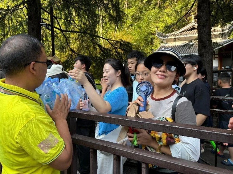 张家界一教师获中南教师文学奖年度大奖（更多）