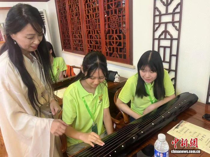 华裔青少年在沪体验中华文化之美