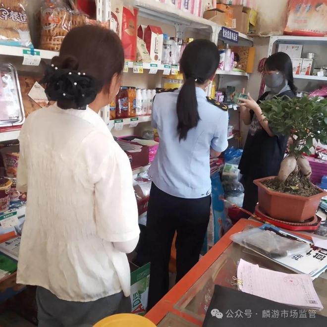 崔木市场监管所开展农村食品安全及野生动物保护专项检查宣传