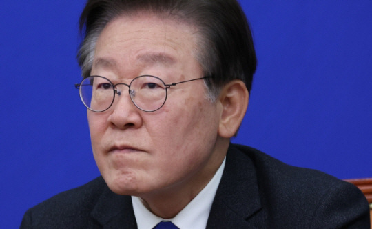 李在明施政支持率58%已连续两周连跌：人事风波成“拦路虎”， 保守派仅3成认可