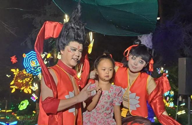 哪吒“落户”吉林市江南公园 沉浸式互动演出点燃夏日夜游热潮