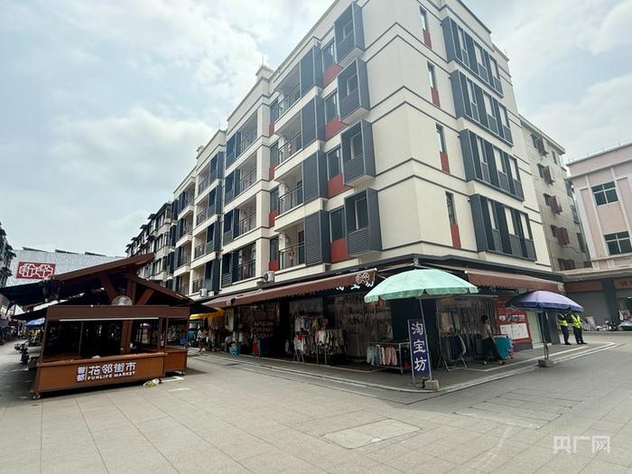 集群街2号危旧房“原拆原建”(央广网记者 罗世伟 摄)