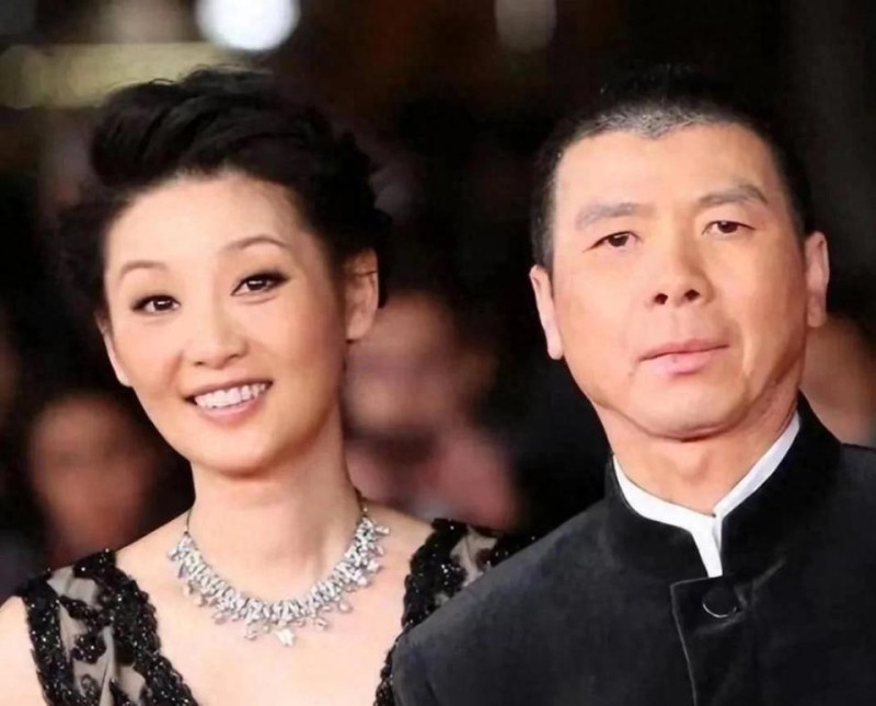 58岁徐帆与冯小刚离婚了？徐帆的回应来了，19岁女儿徐朵也发声