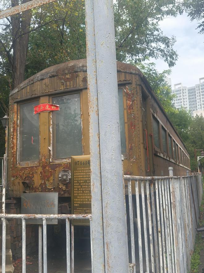 虹桥学子遇功勋列车 历史回响激荡少年志