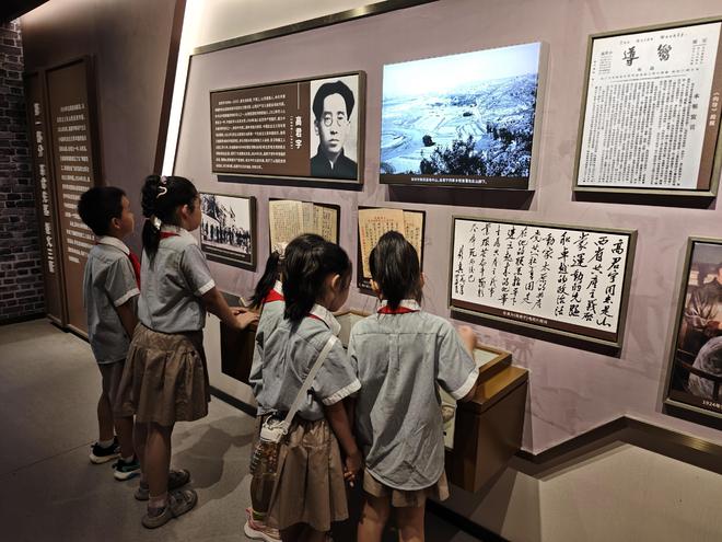 追寻解放记忆！虹桥小学少先队员的纪念馆实践课