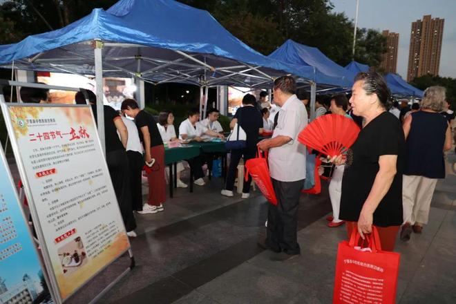 宁晋县中医药文化夜市让立秋前夜有“味”又有“疗”