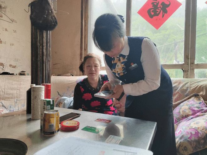 翻山越岭的承诺 中国人寿用脚步丈量服务温度