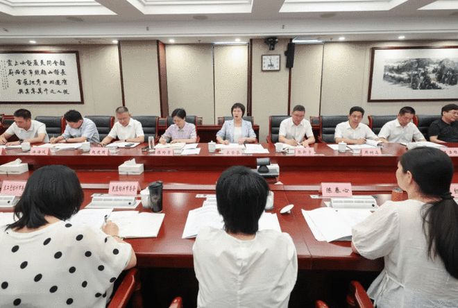 吴登芬在研究领办建议提案时强调：认真倾听民意回应关切 扎扎实实办好建议提案