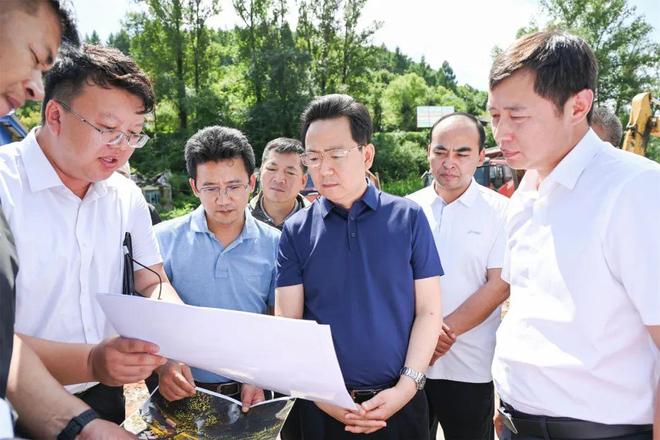 吉林市委书记胡斌到桦甸市夹皮沟镇调研