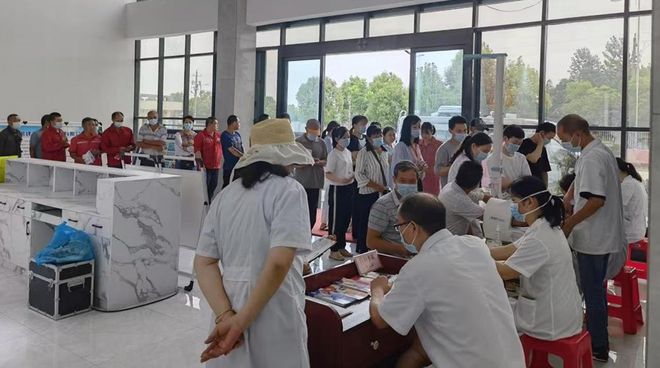 潜江：义诊进企业 助农在一线
